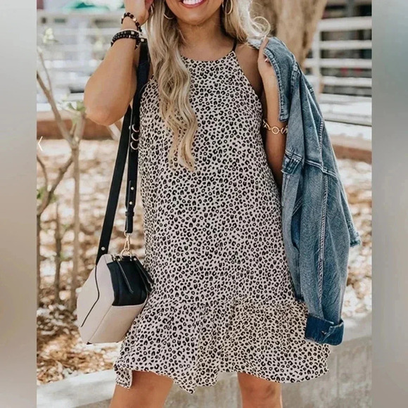 Caramela large animal print halter dress. - Picture 3 of 10